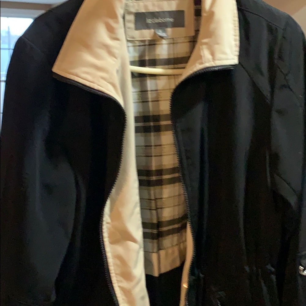 Liz Claiborne small back/beige two tone raincoat